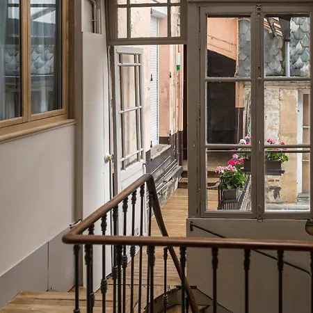 Mana - Bleu Pacifique - Vue Sur Place Ducale Avec Parking Prive Inclus Charleville-Mézières